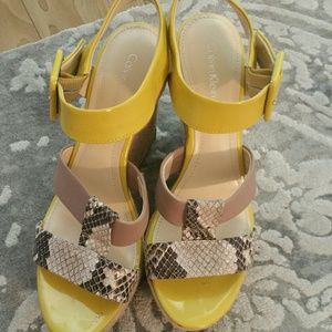 Gorgeous yellow sandals!